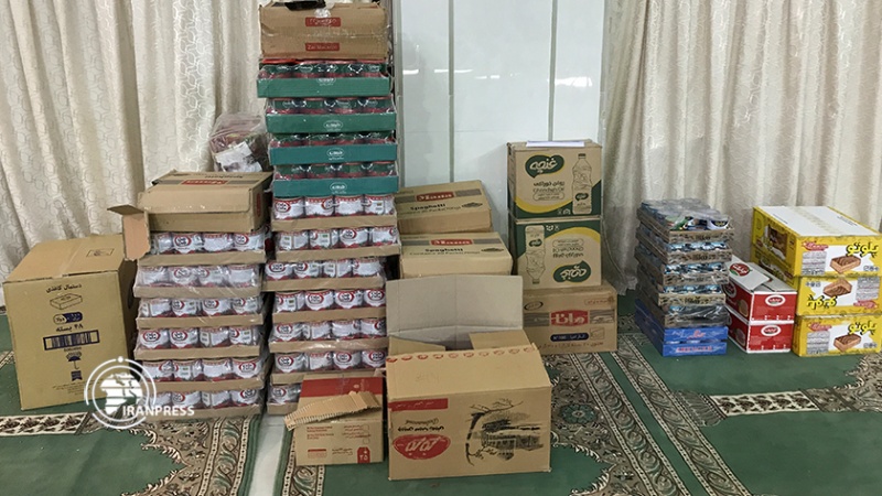 Iranpress: توزيع السلل التبرعية بين المعوزين في آذربايجان الشرقية
