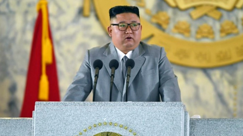 Iranpress: زعيم كوريا الشمالية يبكي ويعتذر أمام شعبه