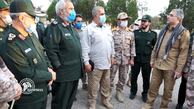 Iranpress: قائد القوات البرية في الحرس الثوري يتفقد منطقة أصلاندوز الحدودية