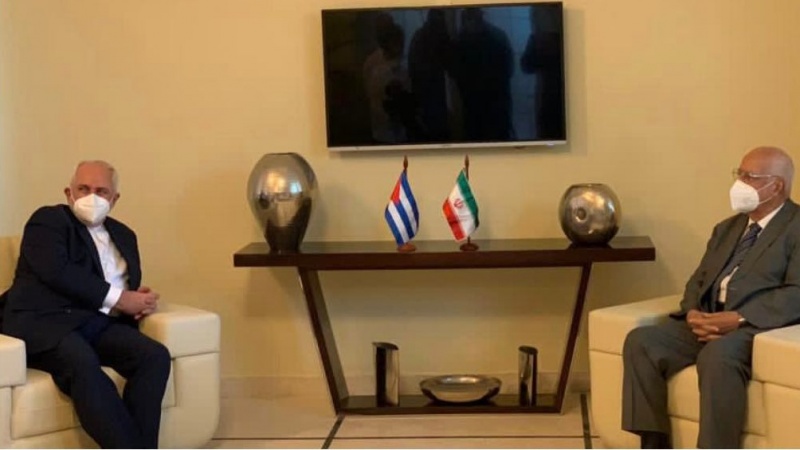 Iranpress: ظريف يستمر مشاوراته في كوبا