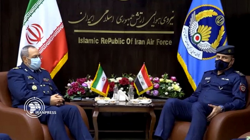 Iranpress: قائد سلاح الجو الايراني یبحث التعاون الدفاعي مع نظیره العراقی