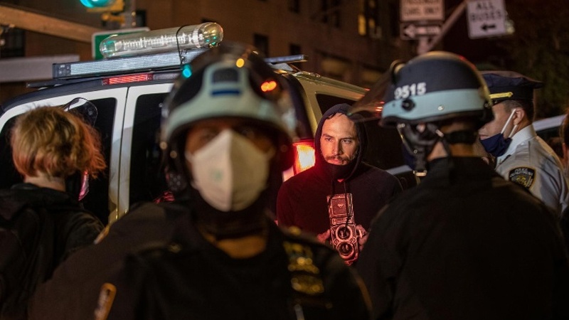 Iranpress: الشرطة الأميركية تعتقل العشرات خلال احتجاجات بمدينتي نيويورك وبورتلاند