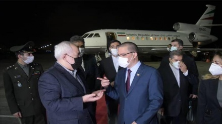 وزير خارجية فنزويلا يرحب بوصول ظريف إلى كاراكاس