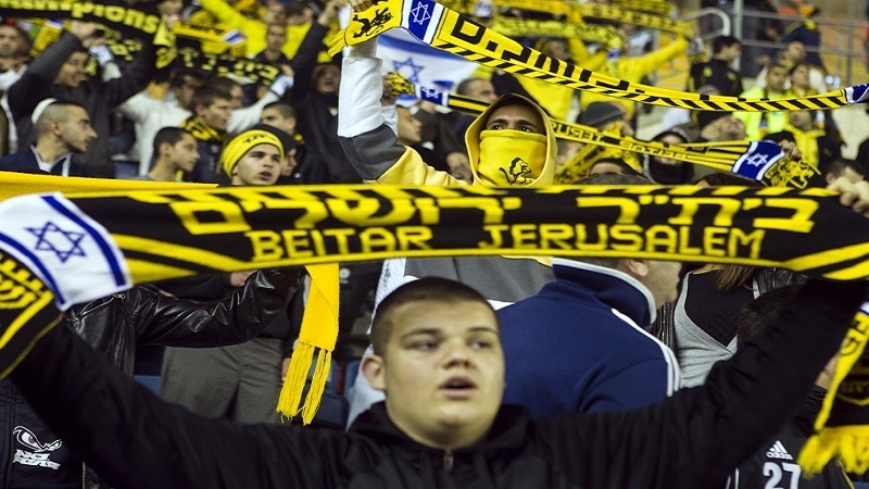 Iranpress: العائلة الحاكمة في الإمارات تستعد لشراء أسهم أكثر فرق كرة القدم الإسرائيلية عنصرية