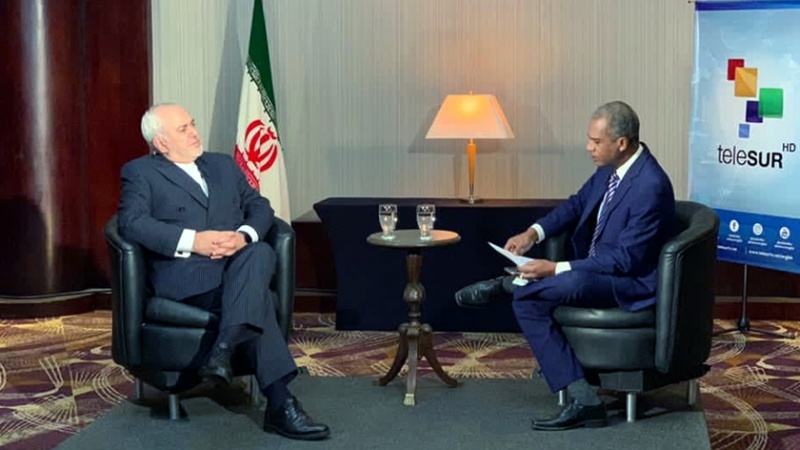 Iranpress: ظريف يدافع عن التعاون الدفاعي بين طهران وكاراكاس