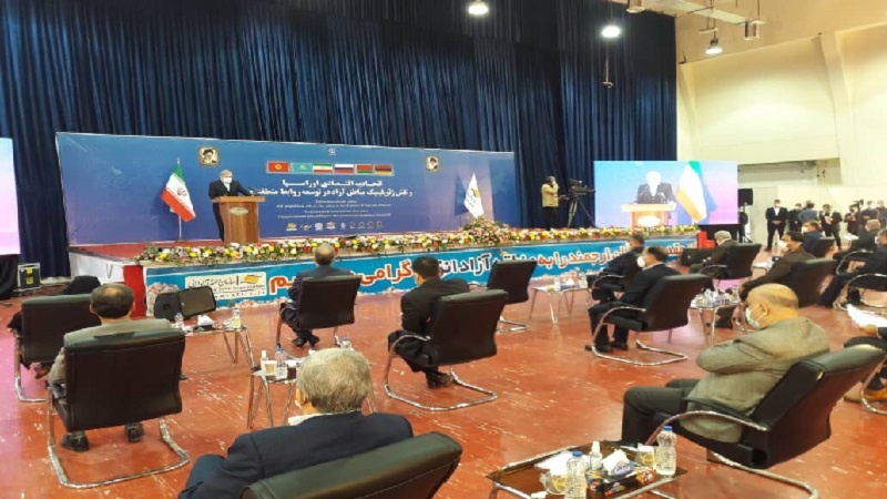Iranpress: انطلاق أعمال ملتقى إقتصادي دولي في ميناء أنزلي