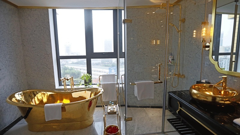 Iranpress: تعرّف على أول فندق مطلي بالذهب في العالم