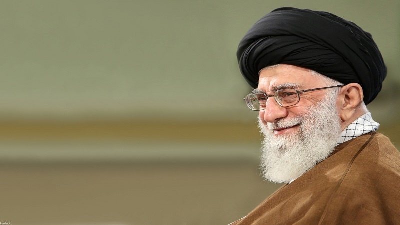 Iranpress: قائد الثورة يوافق على العفو عن عدة آلاف سجين