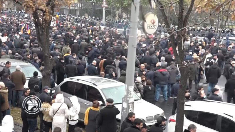 Iranpress: استمرار المظاهرات في أرمينيا