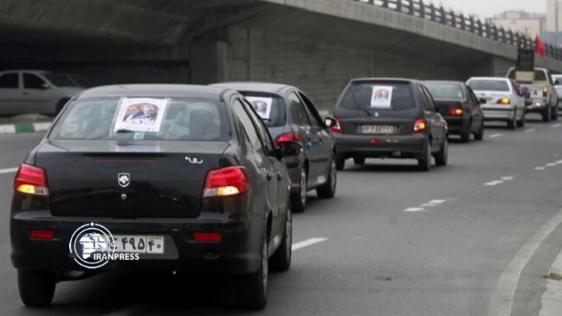 Iranpress: اقامة مراسم تأبين الشهيد فخري زادة بمسيرة سيارات في كرج