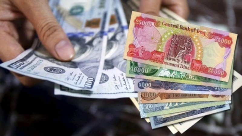 Iranpress: خمسة تجار عراقيين وراء خسارة البنك المركزي 20 مليار دينار يوميا