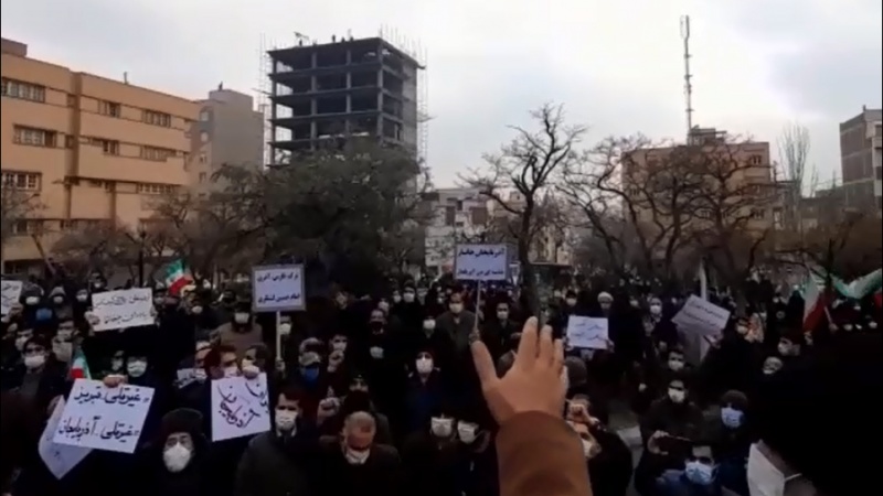 Iranpress: وقفة احتجاجية لسكان تبريز تنديدًا بتصريحات أردوغان