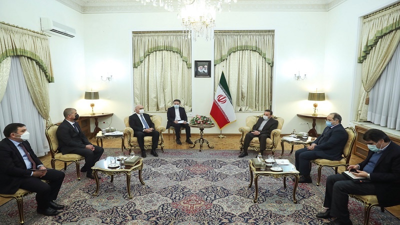 Iranpress: إيران مستعدة لحل أزمة قره باغ بشكل دائم ونهائي