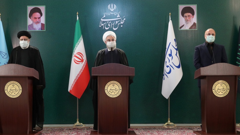 Iranpress: روحاني: الشعب الإيراني حقق نجاحًا كبيرًا بالصمود والمقاومة