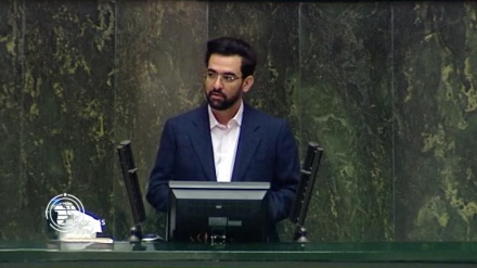 مجلس از توضیحات آذری جهرمی درباره تلگرام قانع نشد/ وزیر کارت زرد گرفت