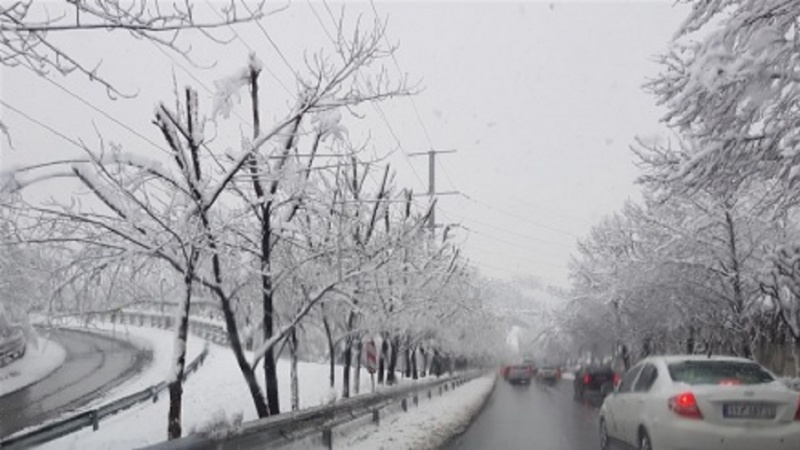 Iranpress: الثلوج الخريقية تكسو عددًا من المدن الإيرانية
