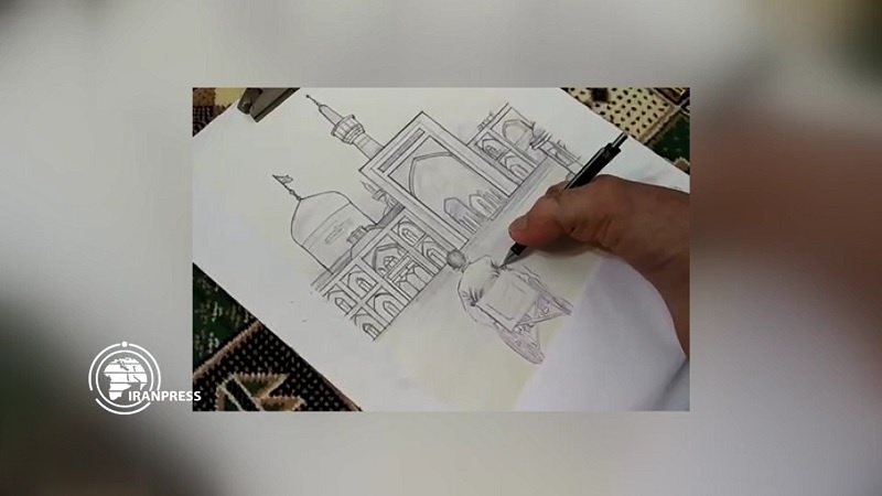 Iranpress: شاهد.. رسام إيراني يتحدى الاعاقة برسم لوحة عن الامام الرضا (ع)
