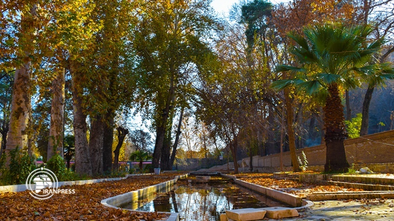 Iranpress: حديقة كلستان بمحافظة خرم آباد من المعالم السياحية التاريخية