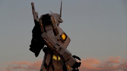 شاهد..اليابان تكشف عن روبوت قتالي ضخم