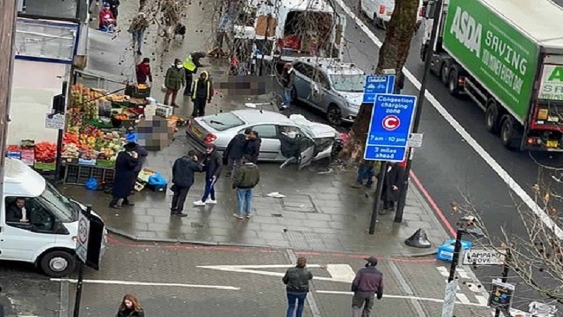 Iranpress: بريطانيا تحقق في حادث دهس دامية شرقي لندن 