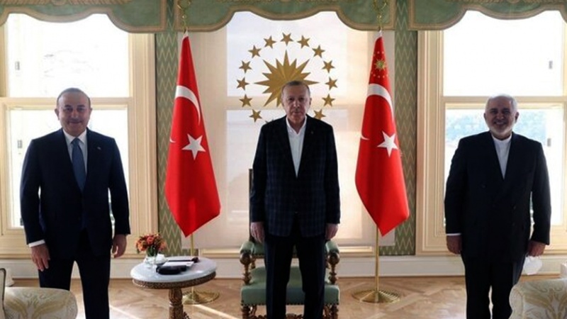 Iranpress: ظريف يلتقي أردوغان