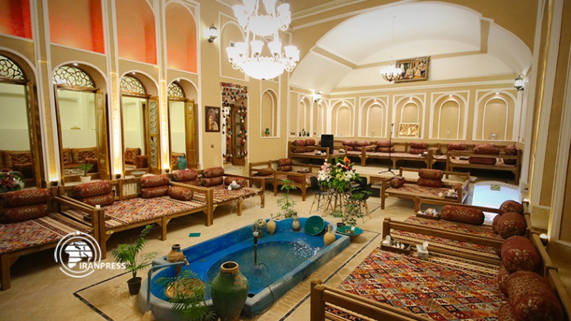 Iranpress: وزير السياحة يؤكد على ضرورة تطوير الطاقات السياحية لـ محافظة يزد 