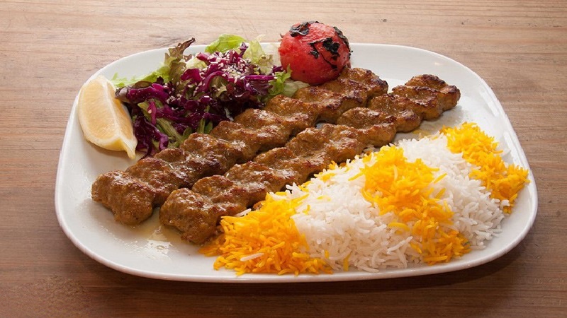 Iranpress: ‘جلوكباب ’ من الأكلات الإيرانية الأكثر شعبية في إيران