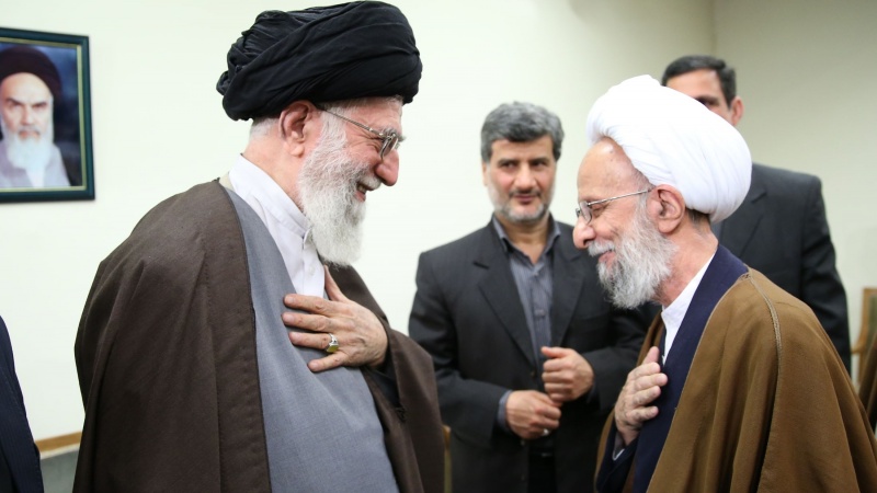 قائد الثورة الإسلامية يعزي بوفاة آية الله مصباح يزدي