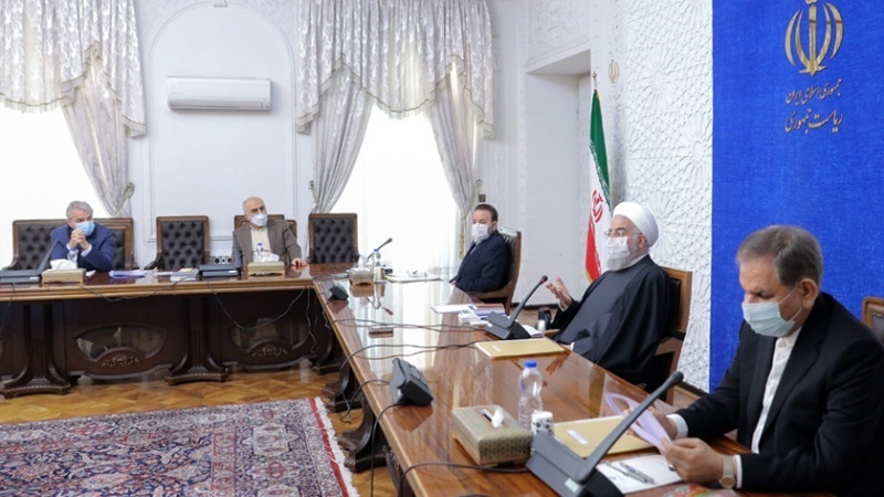 Iranpress: روحاني: ينبغي ألايشعر المستثمرون بالانعدام الاقتصادي والاجتماعي