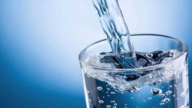 Iranpress: ما كمية الماء التي ينبغي شربها كل يوم لضمان الفوائد الصحية؟