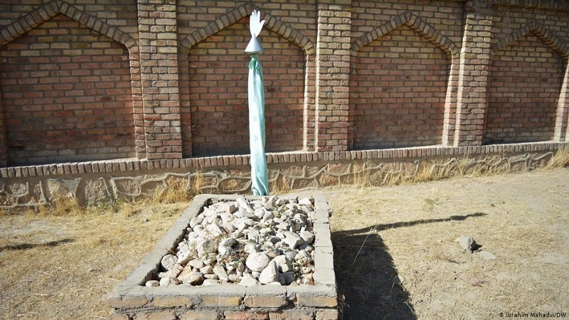 Iranpress: إيران تعلن عن استعدادها لإعادة إعمار قبر عالم الرياضيات ’البيروني‘ في أفغانستان