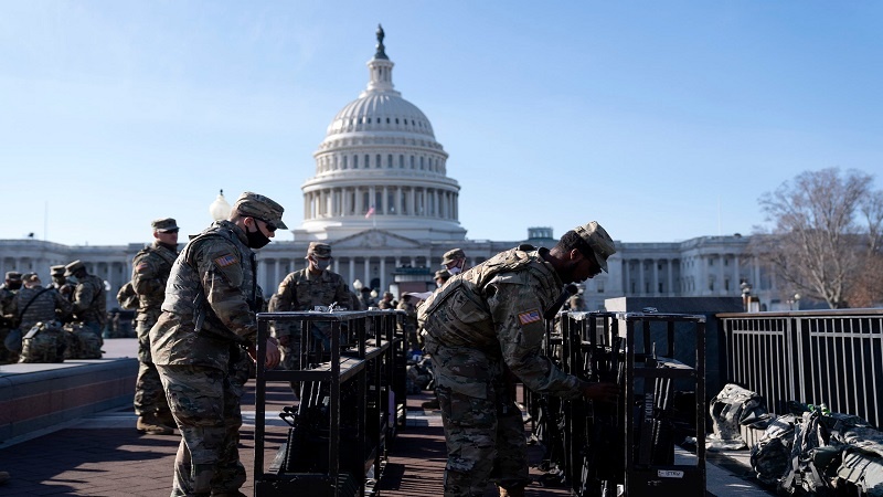 Iranpress: واشنطن أشبه بثكنة عسكرية قبل حفل تنصيب بايدن 