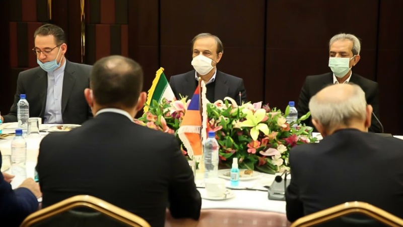 Iranpress: إيران مستعدة لتعزيز التعاون التجاري مع أرمينيا 