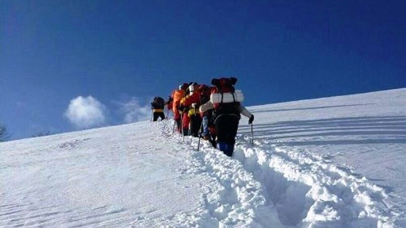 Iranpress: إنقاذ متسلّق جبال في شمال غرب البلاد