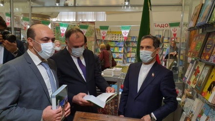 إقبال كثيف على الجناح الإيراني في معرض مينسك الدولي للكتاب