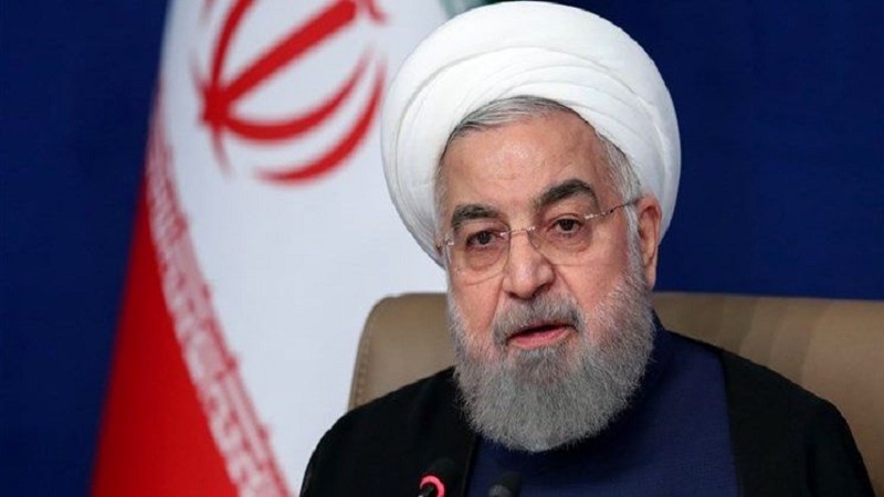 Iranpress: الرئيس روحاني يدشّن أربعة مشاريع صناعية وتجارية