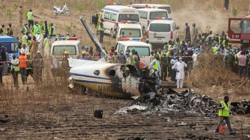 Iranpress: مقتل 7 أشخاص في تحطم طائرة عسكرية نيجيرية في أبوجا