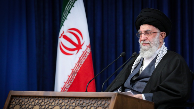 Iranpress: قائد الثورة يؤكد التطبيق العملي في مجال الاتفاق النووي
