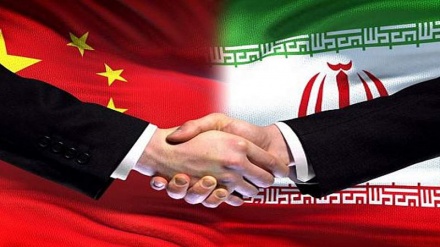 وزير الخارجية الصيني يلتقي علي لاريجاني