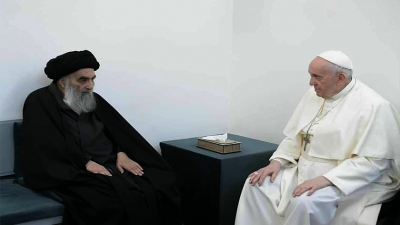 Iranpress: مركز حوار الاديان يصدر بيانا بشأن لقاء البابا بالمرجعية 