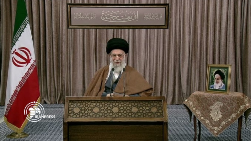 Iranpress: آية الله خامنئي: الثورة الاسلامية العظيمة في ايران جسدت وجددت مضمون البعثة