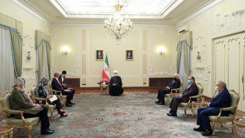 Iranpress: روحاني: على أوروبا أن تكف عن تقاعسها تجاه الاتفاق النووي