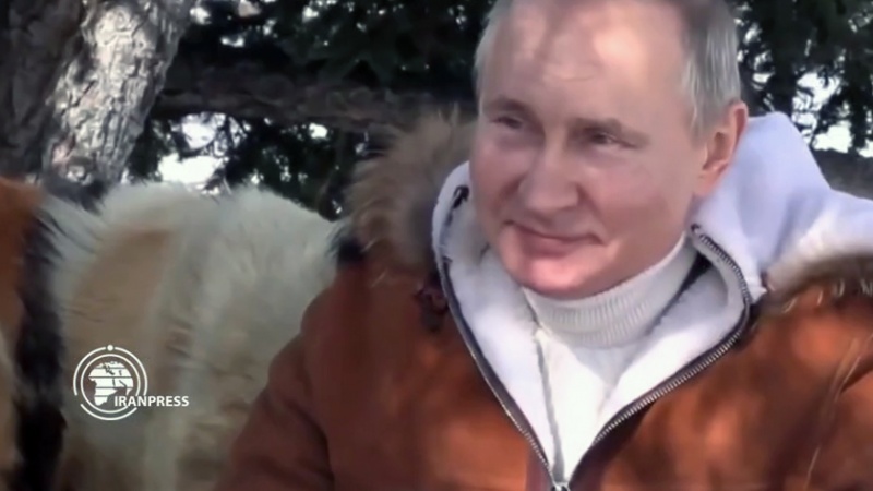 Iranpress: بوتين يتنزه في سيبريا + فيديو