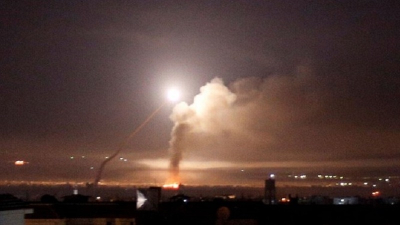 Iranpress: الدفاعات الجوية السورية تتصدى للهجمات الصاروخية الإسرائيلية على دمشق
