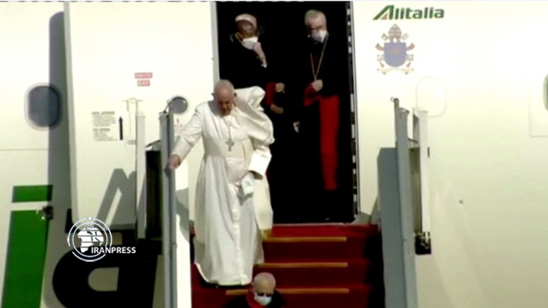 Iranpress: البابا فرنسيس يصل بغداد ظهر اليوم الجمعة