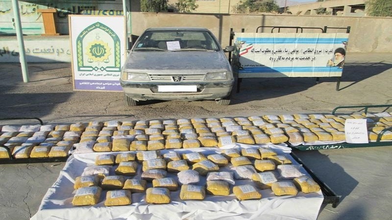 Iranpress: ضبط طن من المخدرات جنوب شرقي إيران