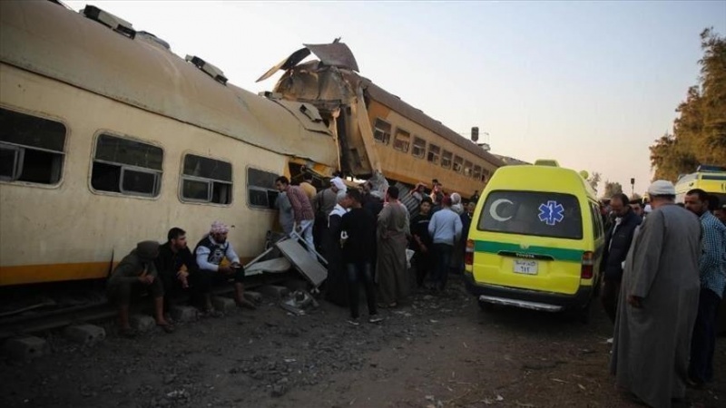 Iranpress: اليكم تفاصيل حادث تصادم قطارين اليوم في سوهاج بمصر 