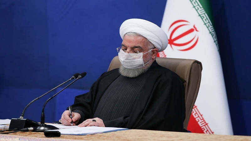 Iranpress: الرئيس روحاني: استمرار العقوبات عمل لا إنساني