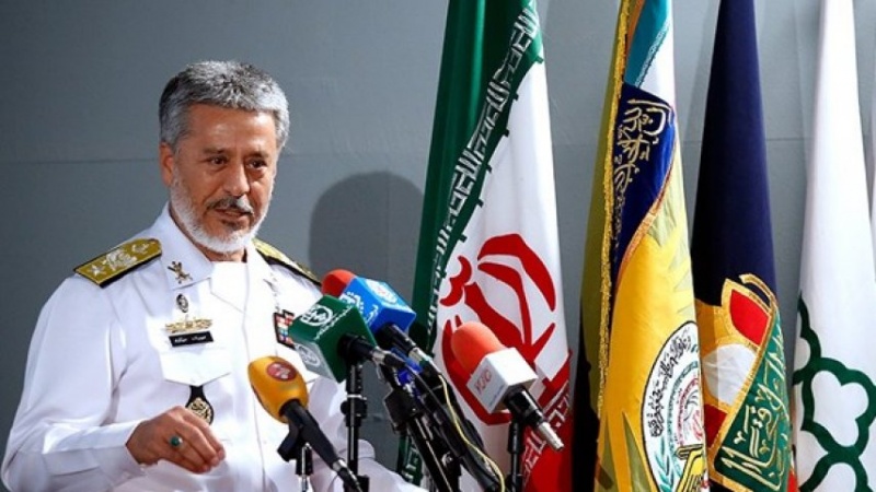 Iranpress: الادميرال سياري: الاكتفاء الذاتي للجيش الإيراني قطع سلسلة التبعية للخارج