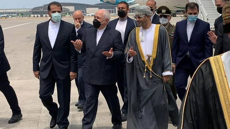 Iranpress: وزير الخارجية الإيراني يصل إلى مسقط